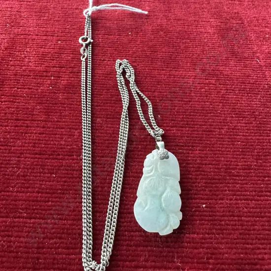 Sterling Silver necklace with Jade pendant