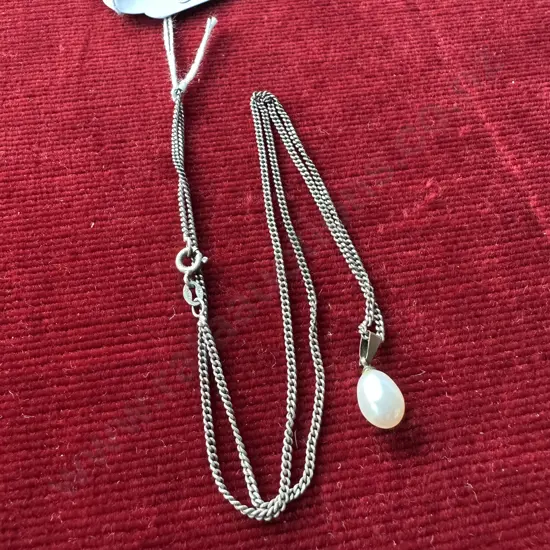 Sterling Silver necklace with Pearl pentant