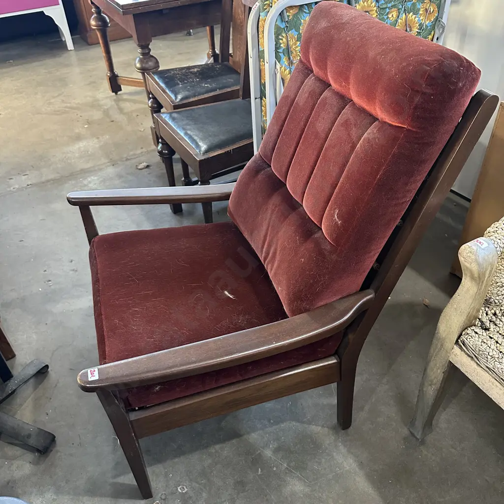 vintage arm chair Image 1++