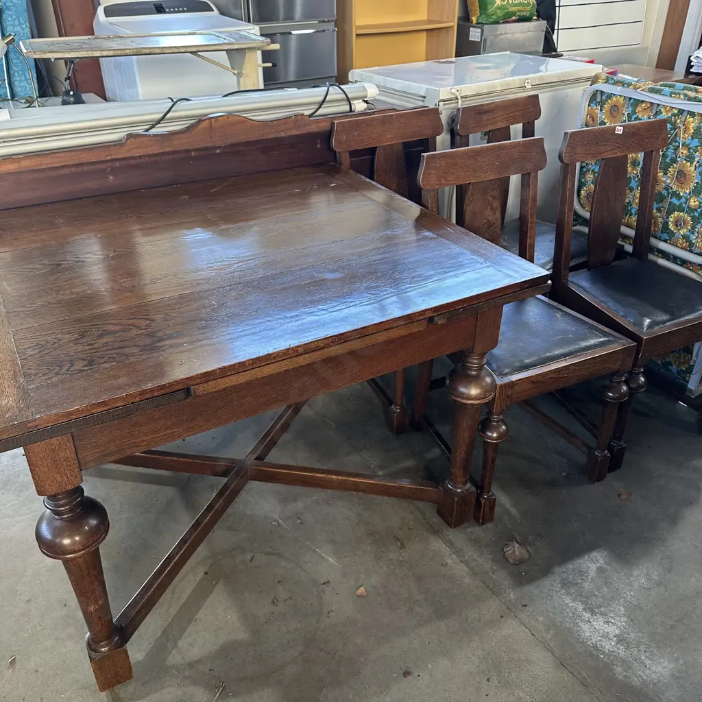 Oak dining table and 4 chairs Image 1++