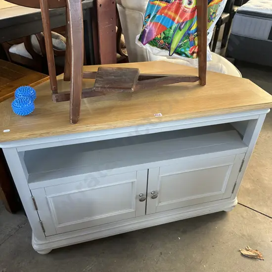 corner TV console