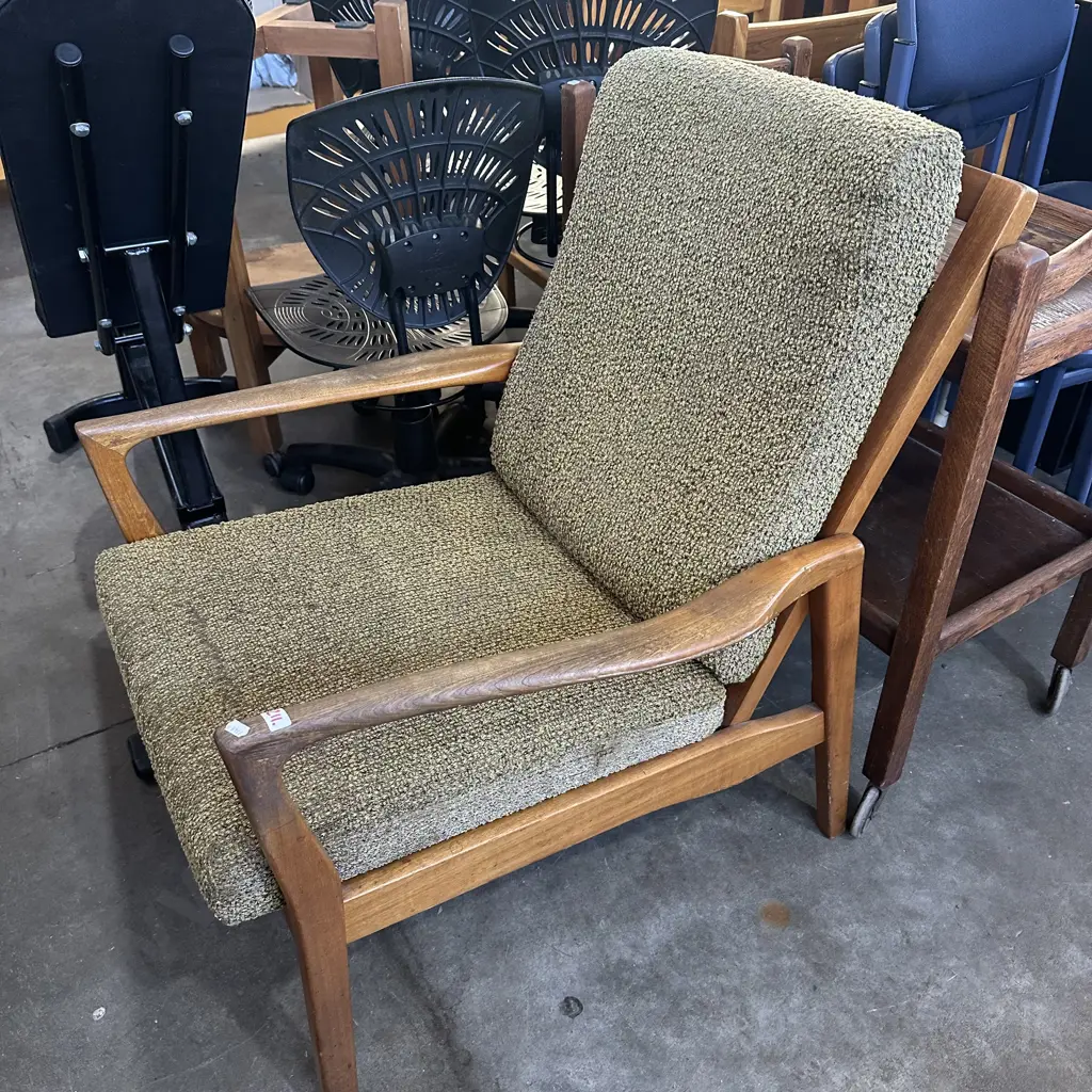 vintage Airest chair Image 1++