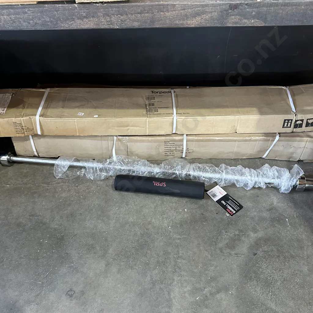 boxed Iron power pro squat rack and bar Image 1++