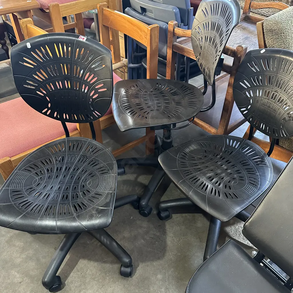 3 bodyfern chairs Image 1++