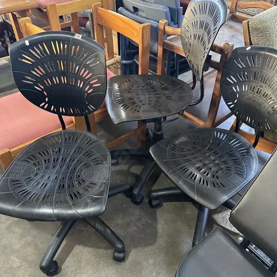 3 bodyfern chairs