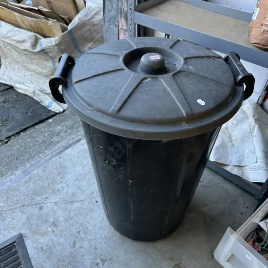 lidded bin