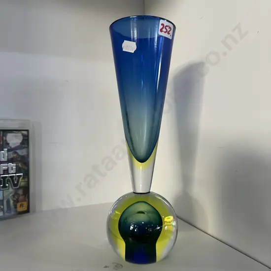 Art glass vase 27cm