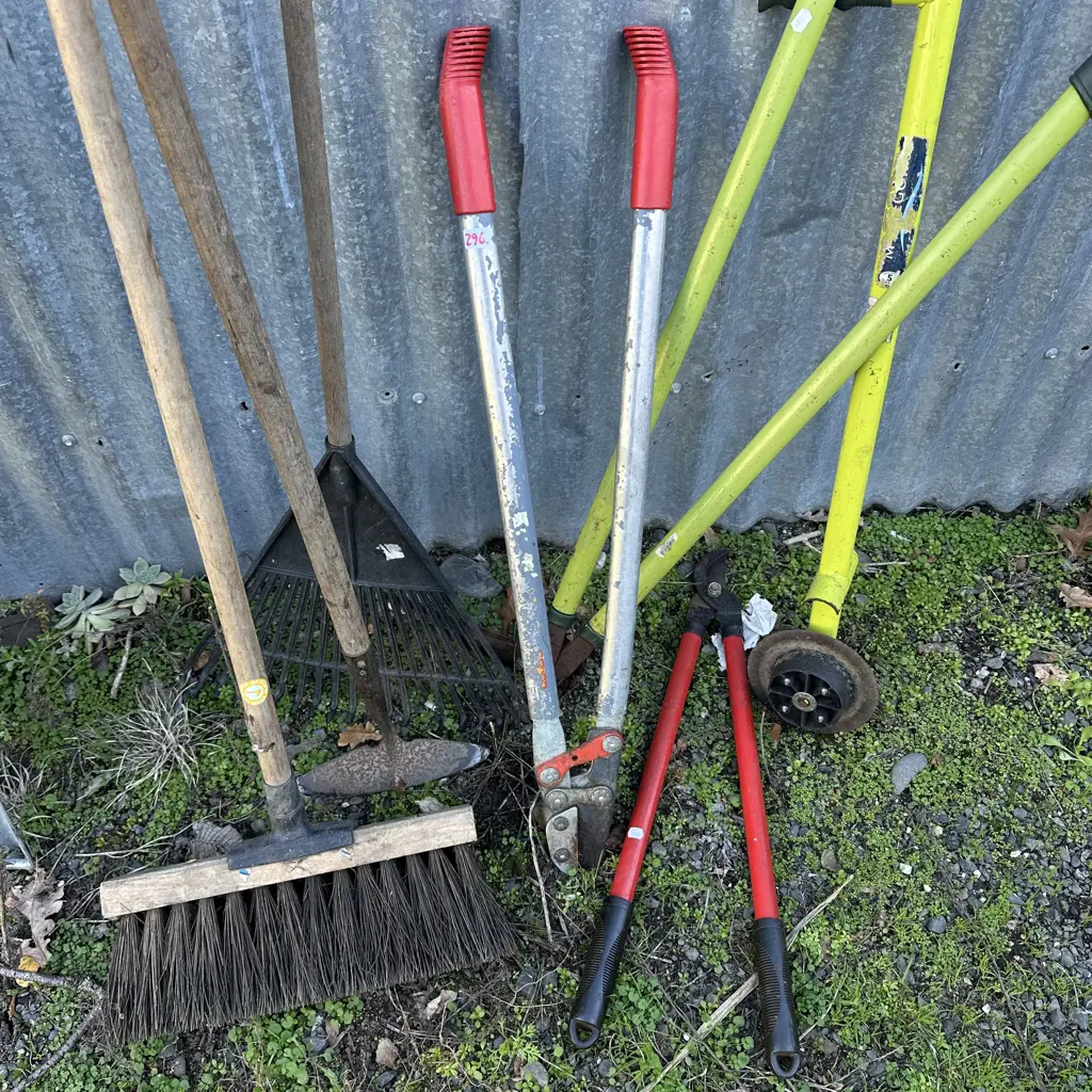 asst garden tools Image 1++
