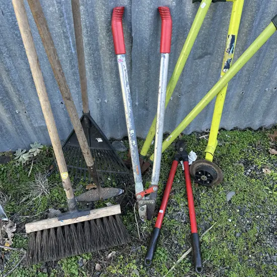 asst garden tools