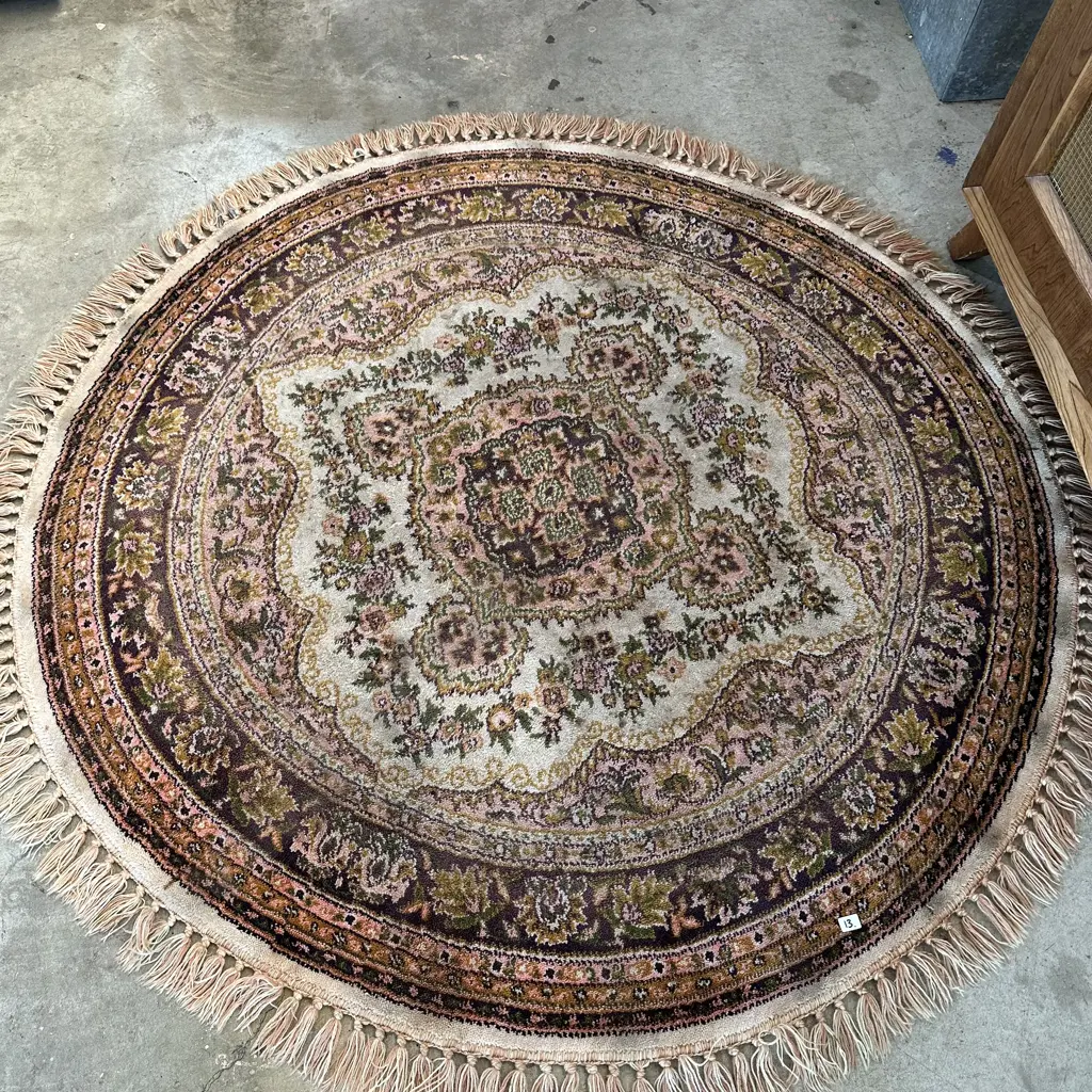 vintage round rug 1500mm Image 1++
