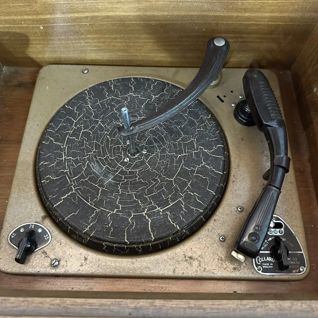 Oak cased Philco radiogram with Collaro turntable - working Image 1++