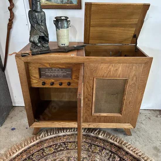 Oak cased Philco radiogram with Collaro turntable - working