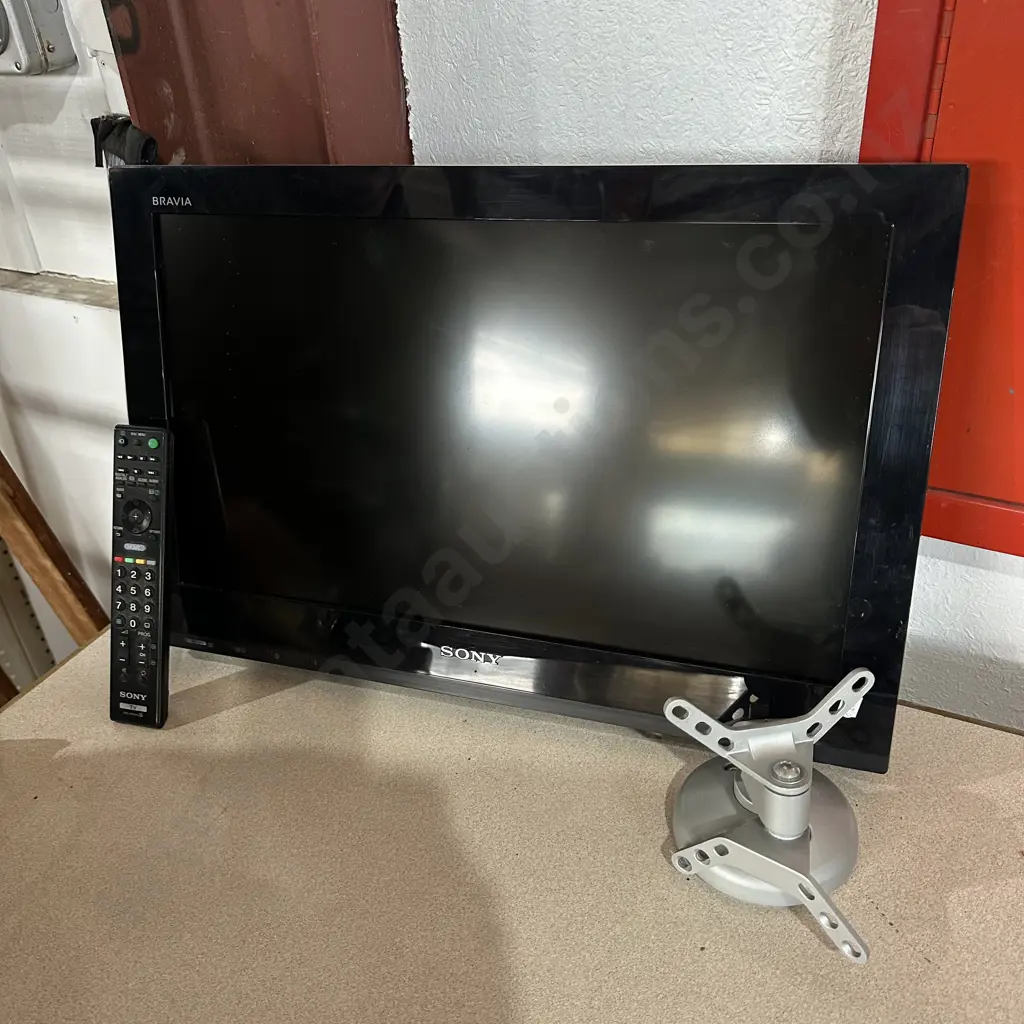 Sony 22inch KDL-22BX320 with remote and wall mount Image 1++