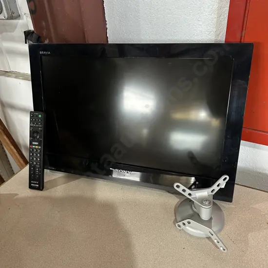 Sony 22inch KDL-22BX320 with remote and wall mount