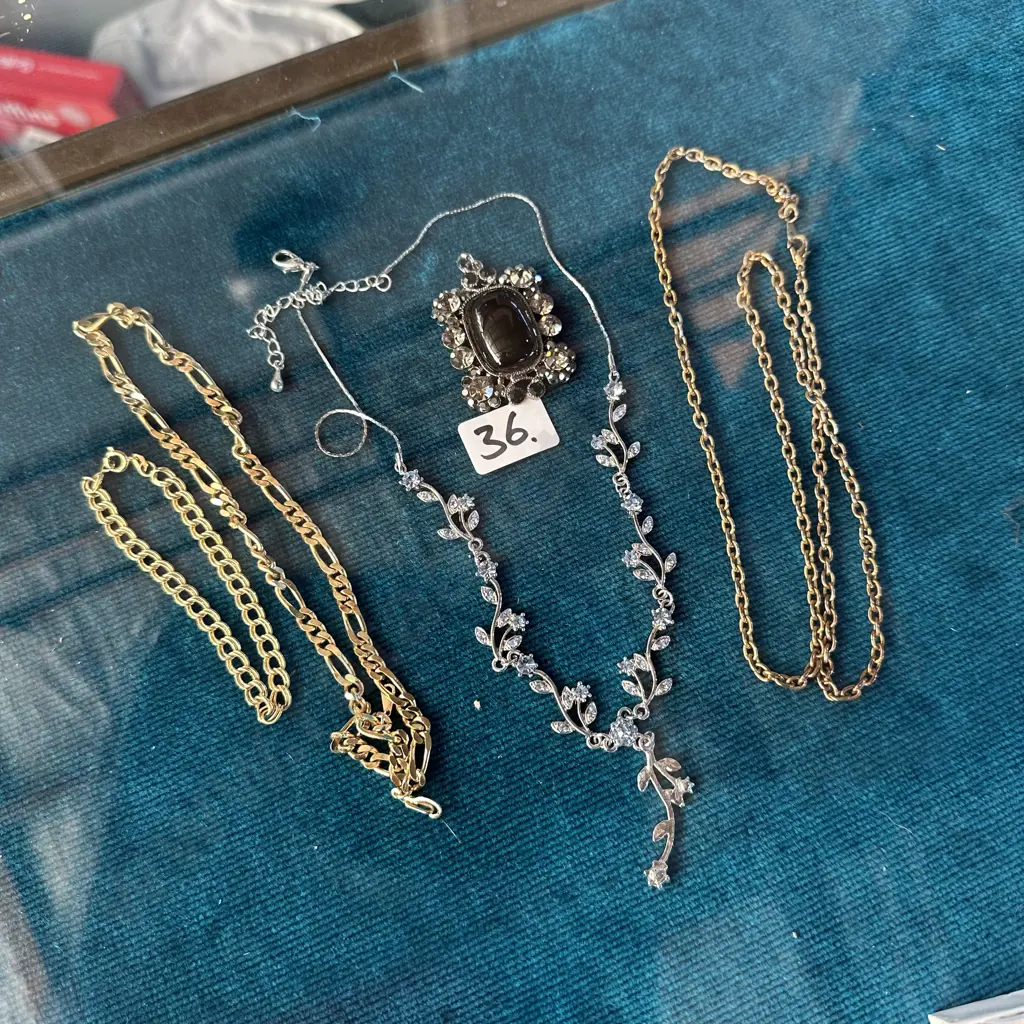 3 costume necklace, bracelet and pendent Image 1++