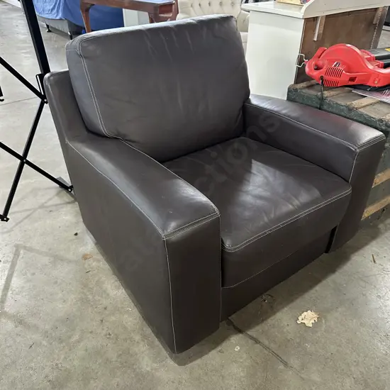 tidy leather chair