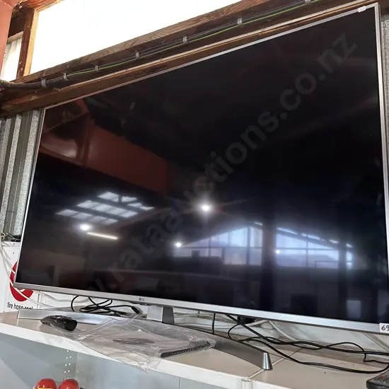 LG 55inch UK7500 PVA & remote