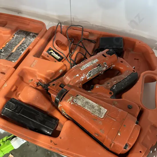 Paslode nail gun - working