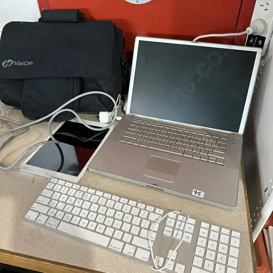 Mac computer, Ipad, keyboard & bag