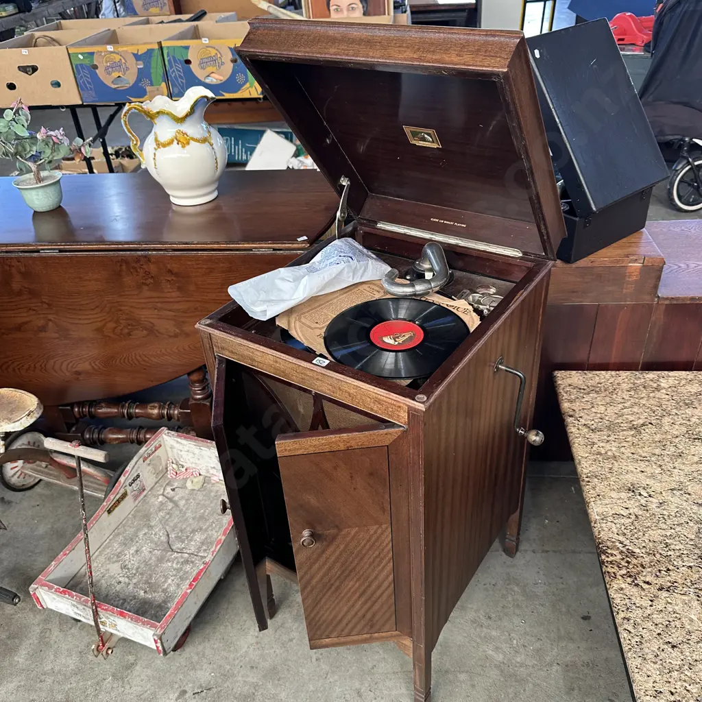 "His Masters Voice" Gramaphone - working Image 1++