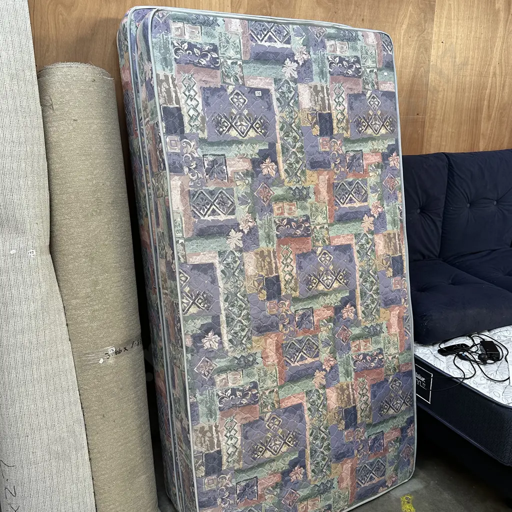 King single bed Image 1++