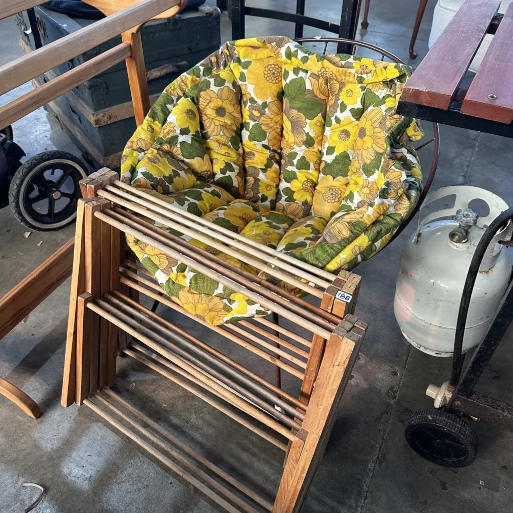 coolie chair and clothes horses Image 1++