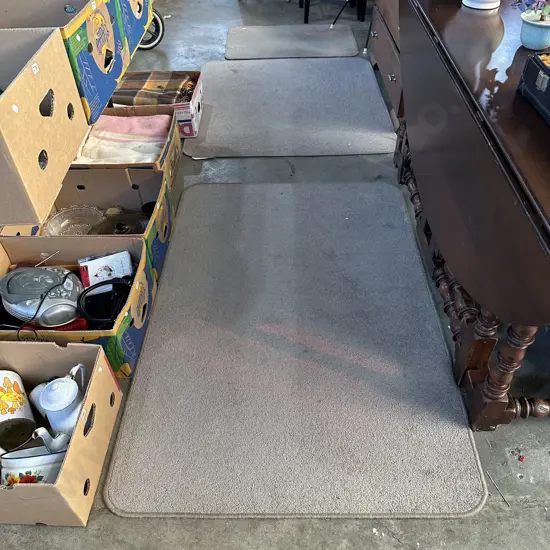 3 x hemmed carpet pieces