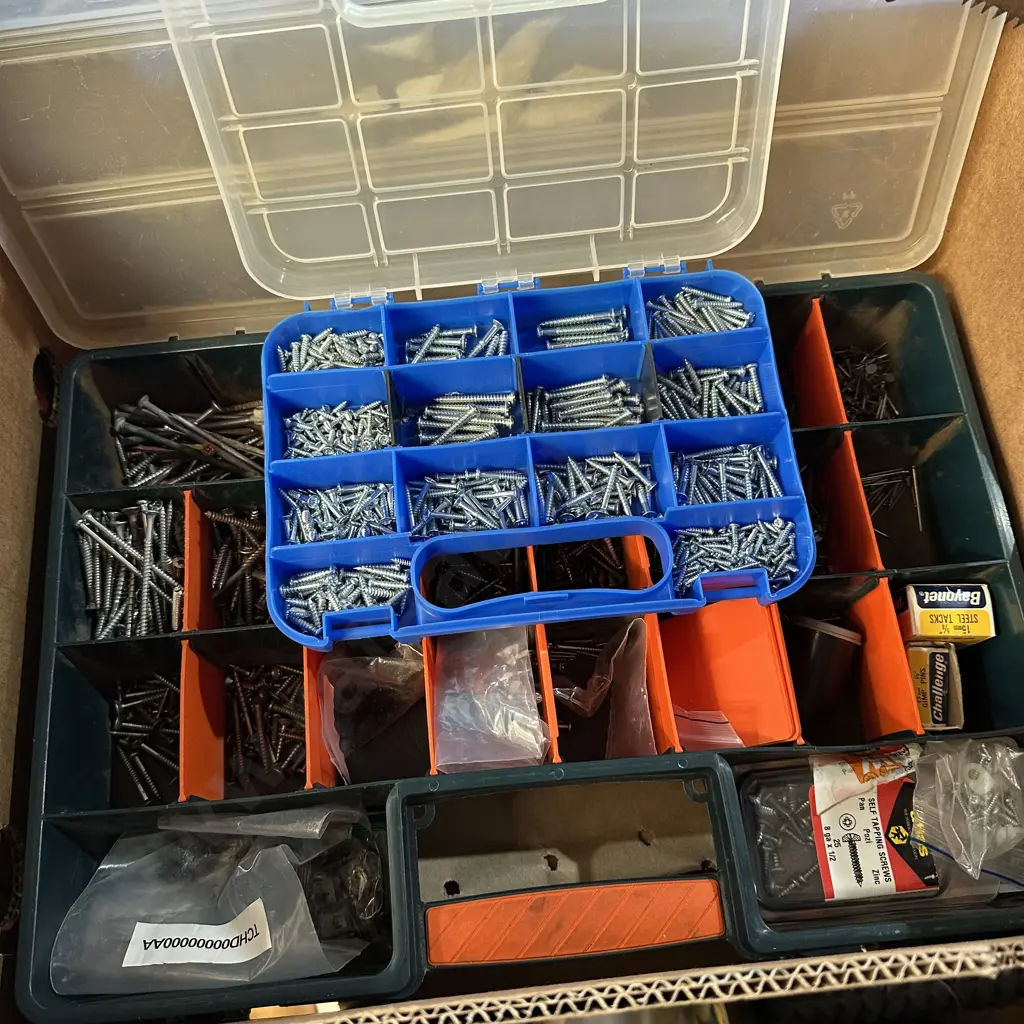 Two screw organisers and contents. Image 1++