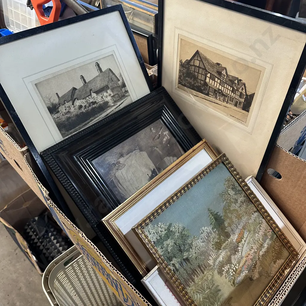 Box of eight pictures. Image 1++