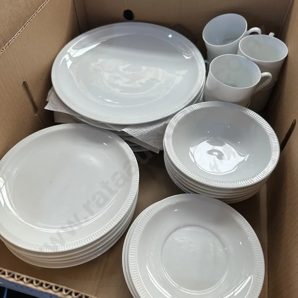 White dinner set. Image 1++