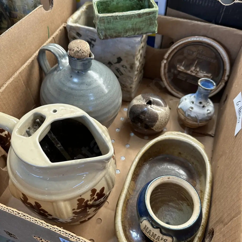 Box lot of collectable pottery including Waimea Pottery Nelson. Image 1++