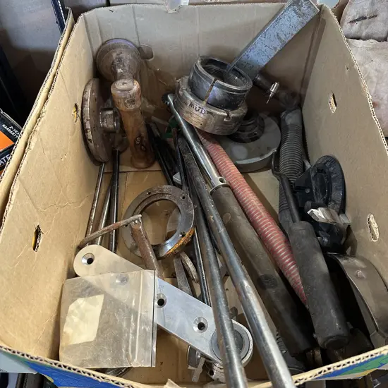 Box lot of chucks and metalware etc.