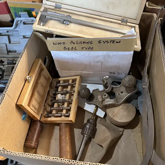 Box lot Stanley hand router, forstner drill set, vernier caliper etc.