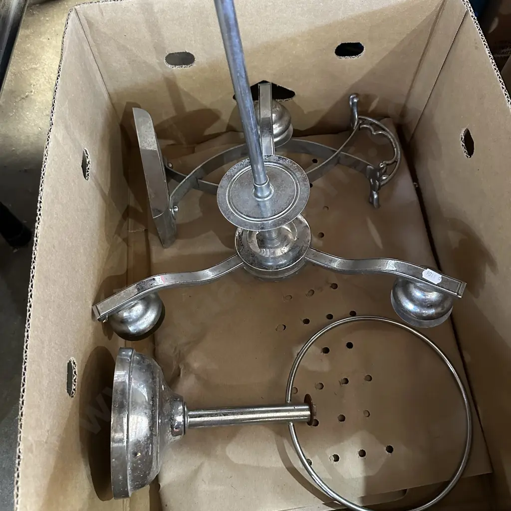 Box lot art deco light fitting etc. Image 1++