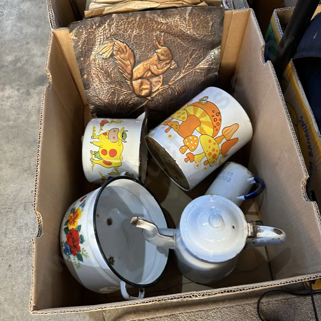 Box lot enamelware plus copper art. Image 1++