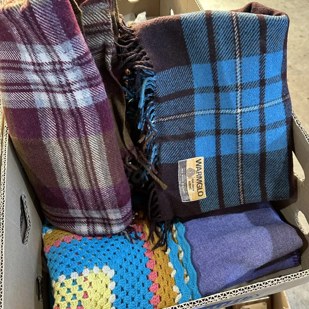 Box lot Warmglo woollen blanket plus another, picnic and crochet blanket. Image 1++