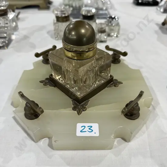 Betjemanns "Partners desk" Inkwell with double hinged dual opening lid on Onyx base (slight damage)