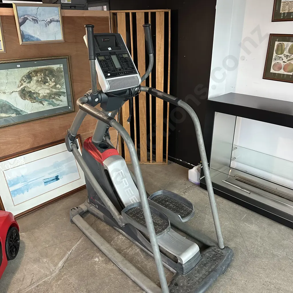 FreeMotion elliptical machine with premium sound system Image 1++