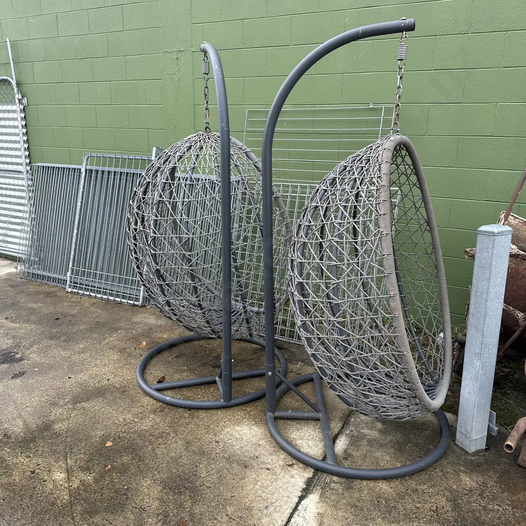 Pr hanging egg chairs Image 1++