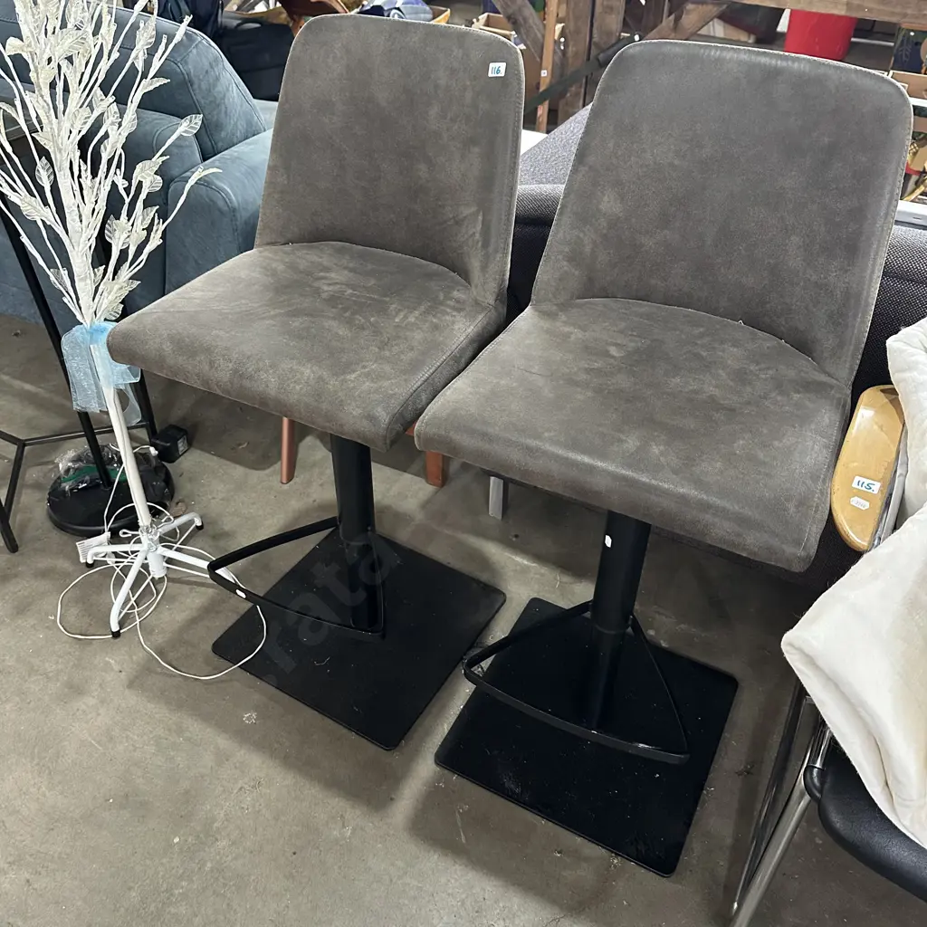 Pr metal base bar stools Image 1++