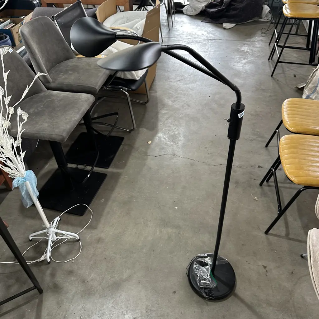 twin reading lamp Image 1++