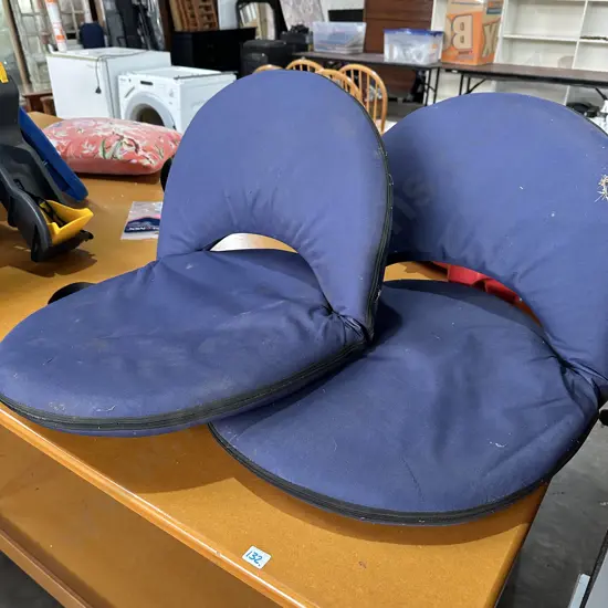 Pr of concert chairs