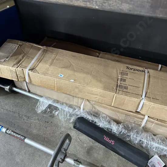 boxed Iron power pro squat rack and bar