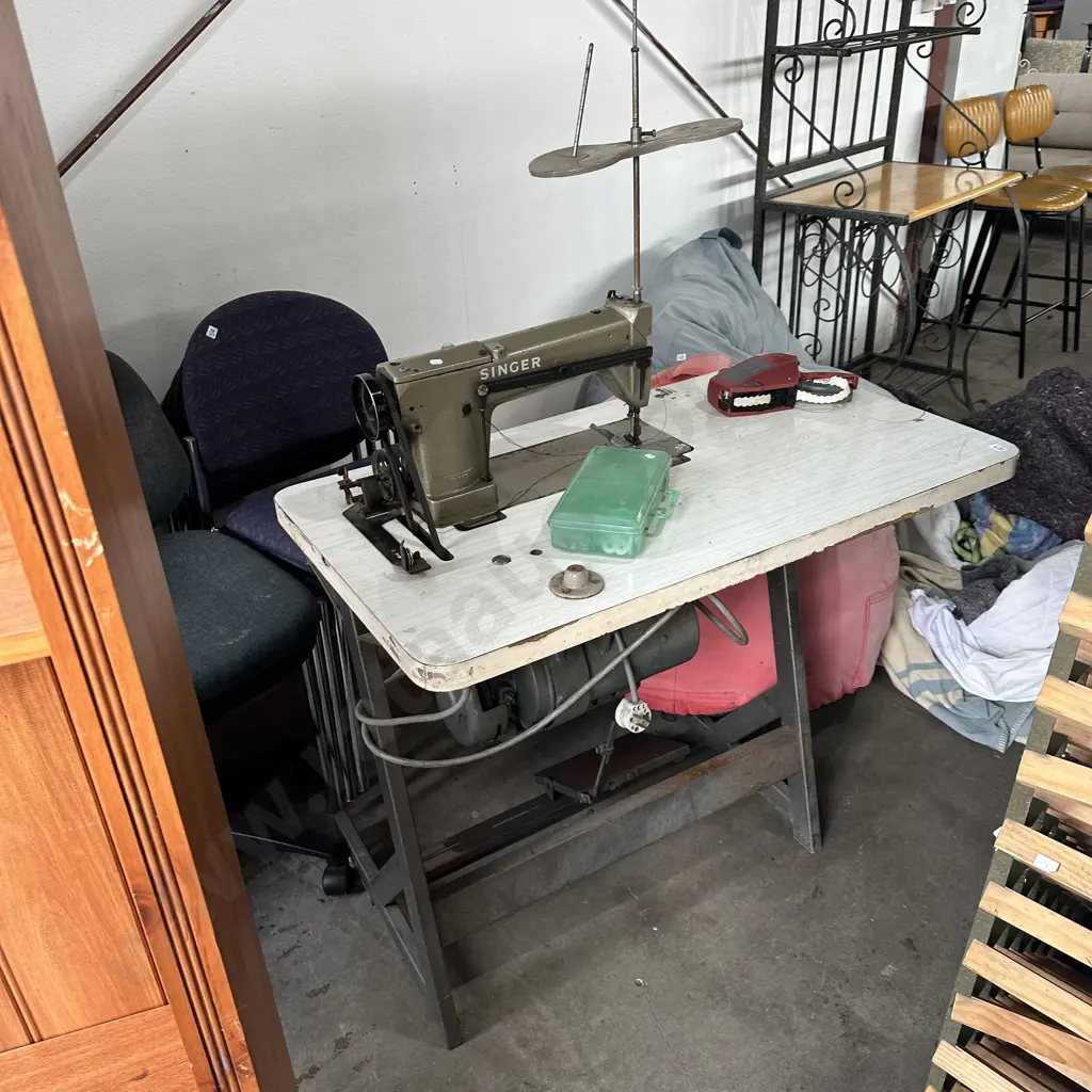 commercial singer sewing machine - working but missing a part Image 1++