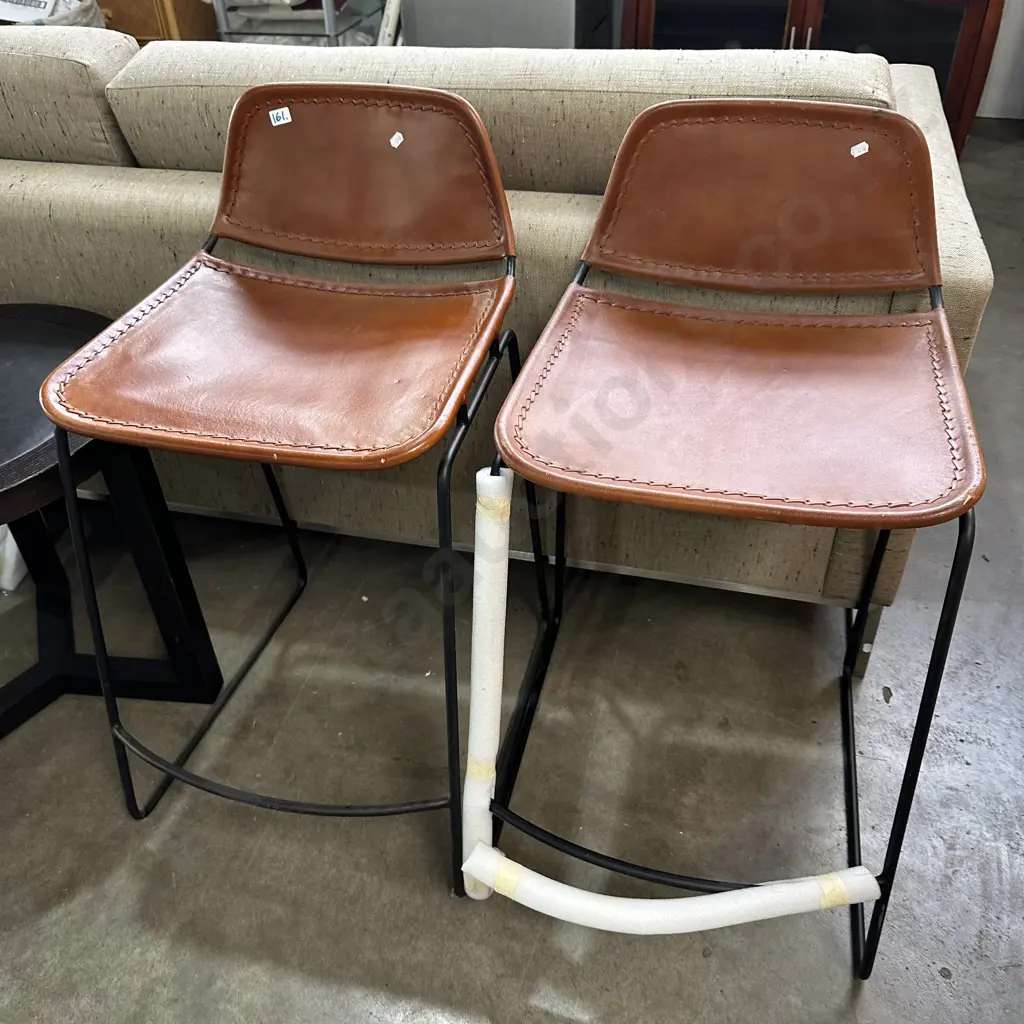 Pr leather bar stools Image 1++