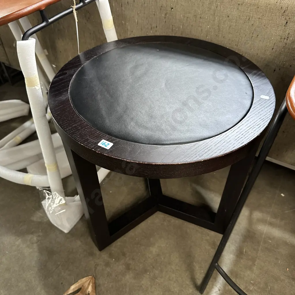 round side table Image 1++