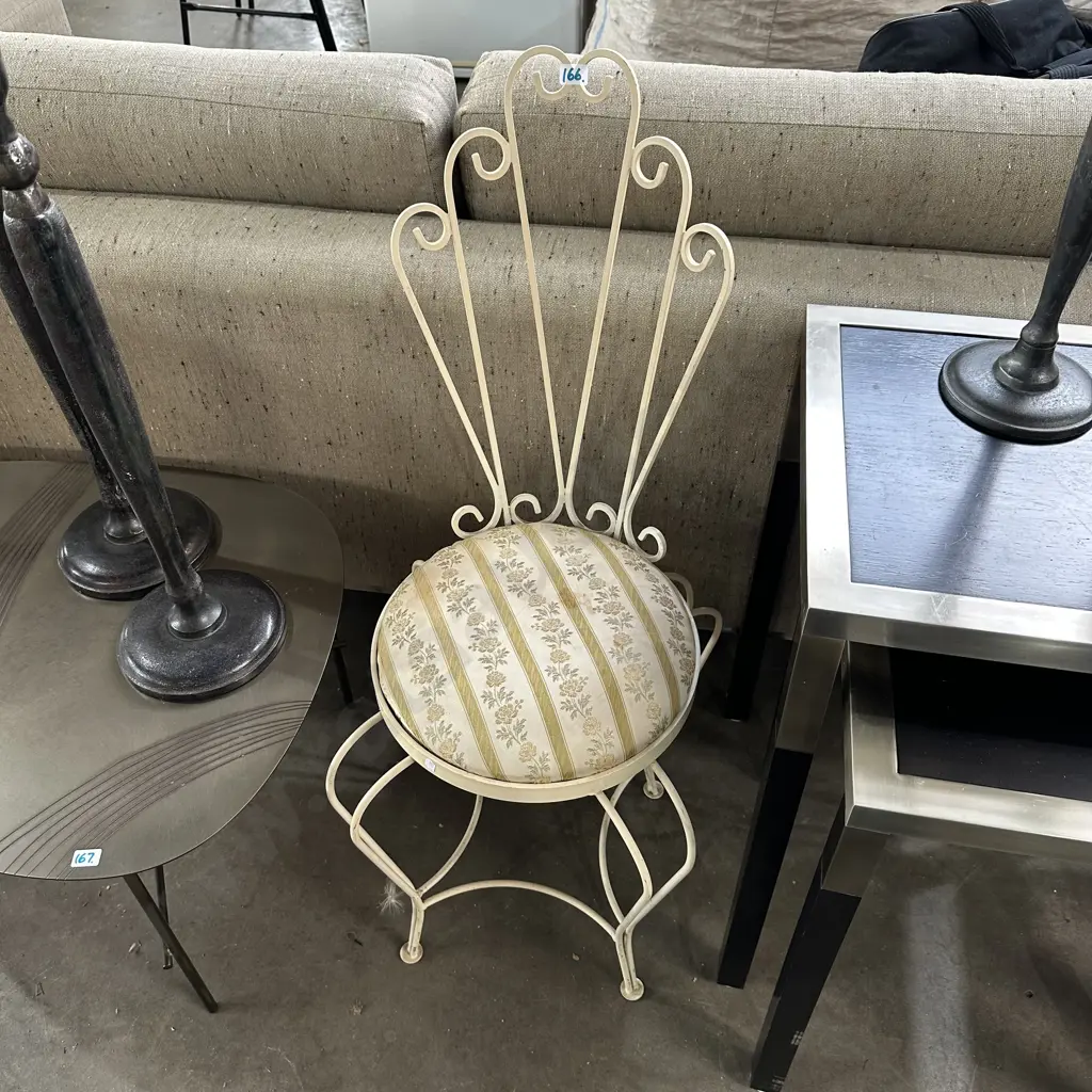 vintage bedroom chair Image 1++