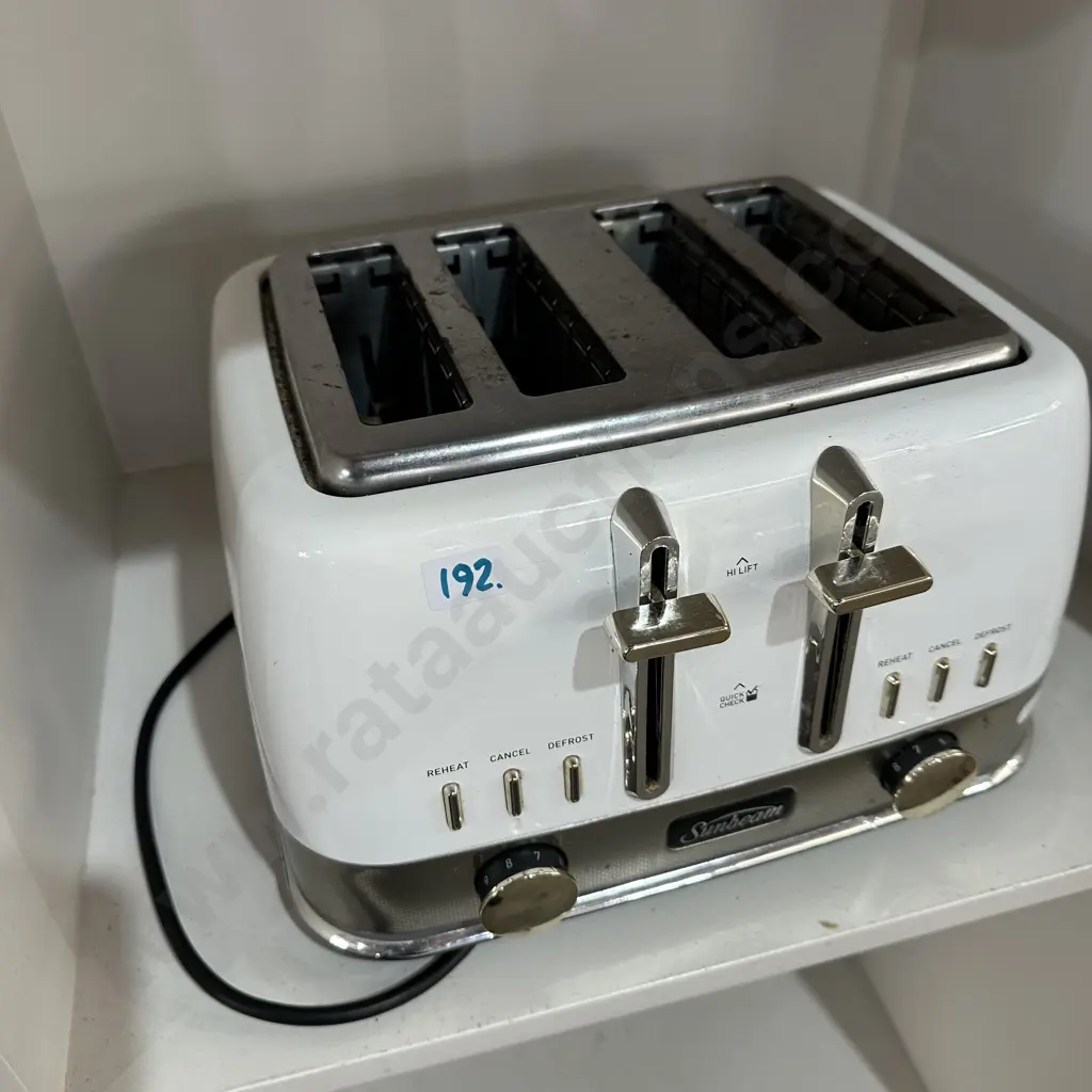 4 slice toaster Image 1++