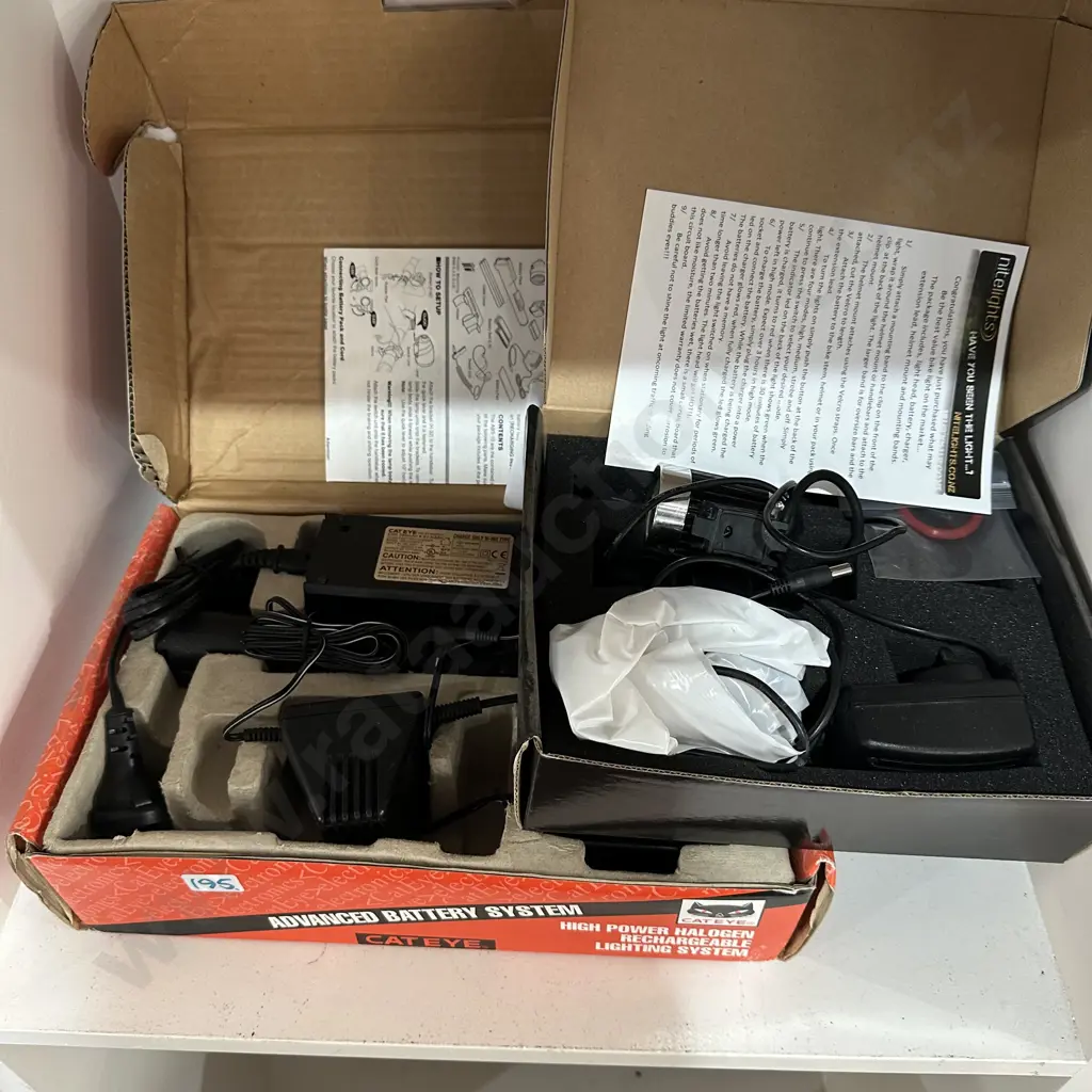2 boxed light systems Image 1++