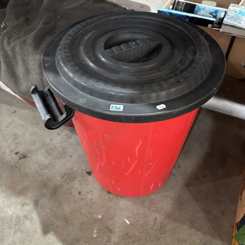 Lidded bin Image 1++